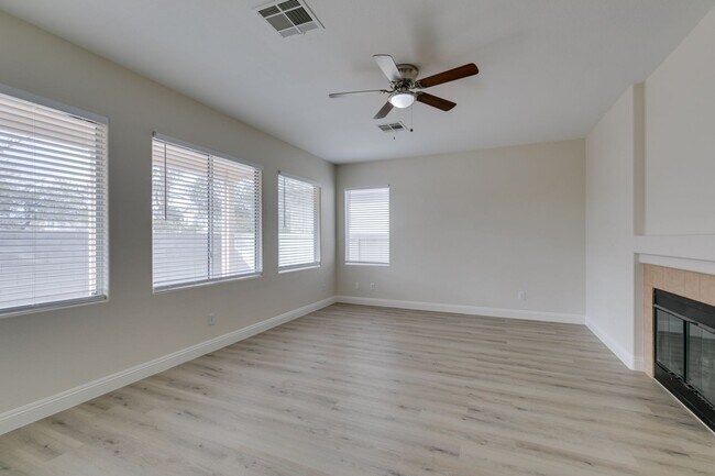 Building Photo - Charming 4 Bedroom, 3 Bathroom Home Near S...