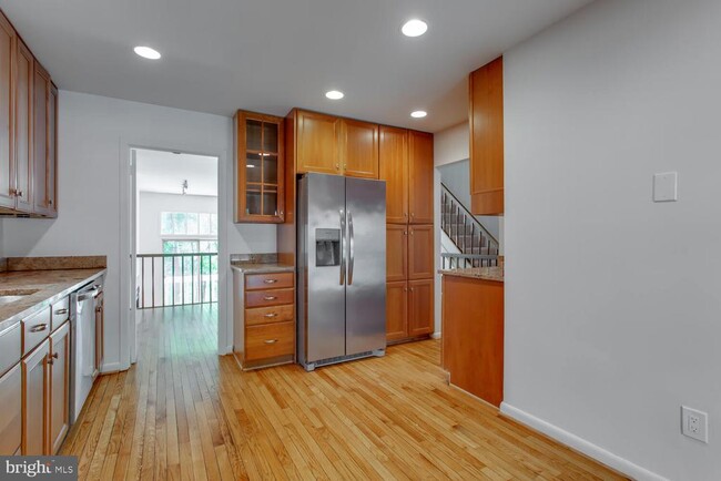 Building Photo - 11121 Watermans Dr