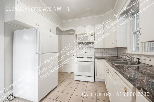 Building Photo - 1104 Jennette Ave NW