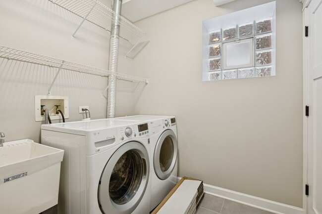 Building Photo - 2742 N Bosworth Ave