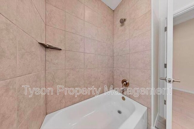 Building Photo - 247 Needle Ave SW