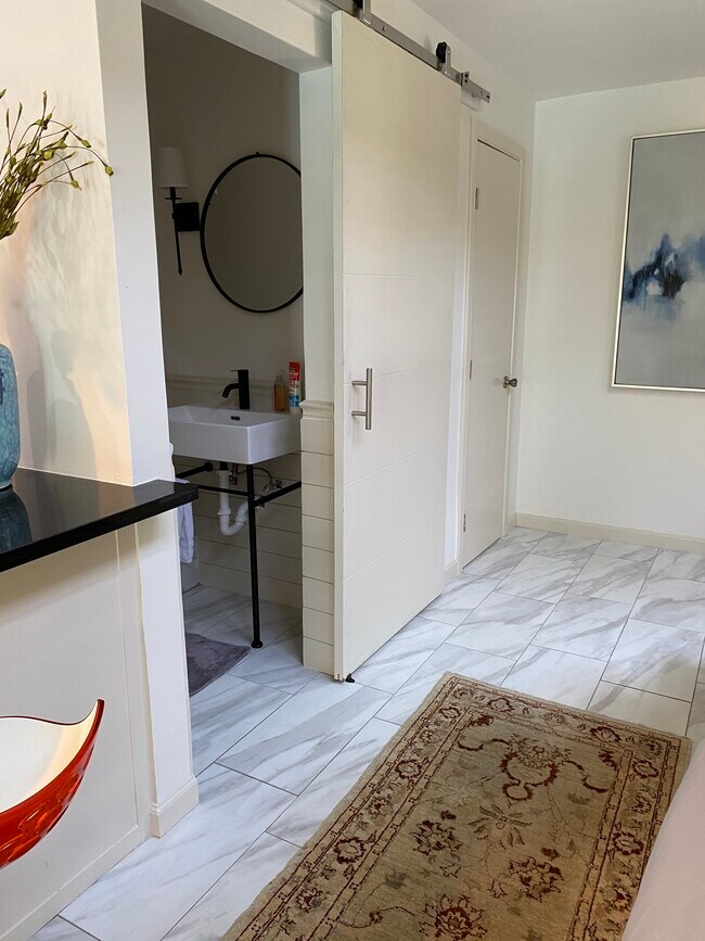 Building Photo - 2220 Colquitt St