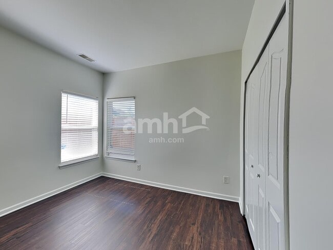 Building Photo - 4732 Sunburst Ln