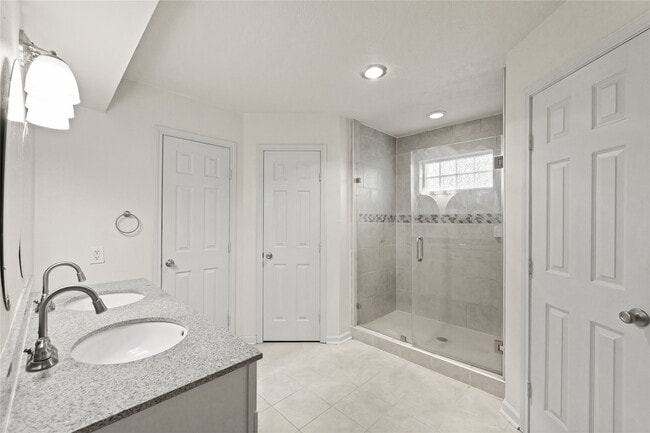 Building Photo - 14110 Saddlebend Dr