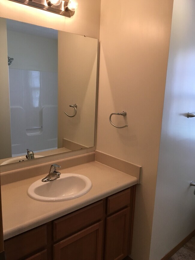 Building Photo - Laurel Creek Apts, 2225/2227 Shamrock Ln