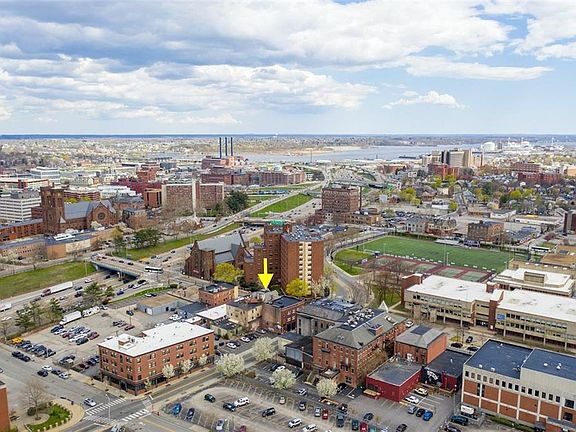 Building Photo - "Spacious 3-Bed Oasis with Granite Eleganc...