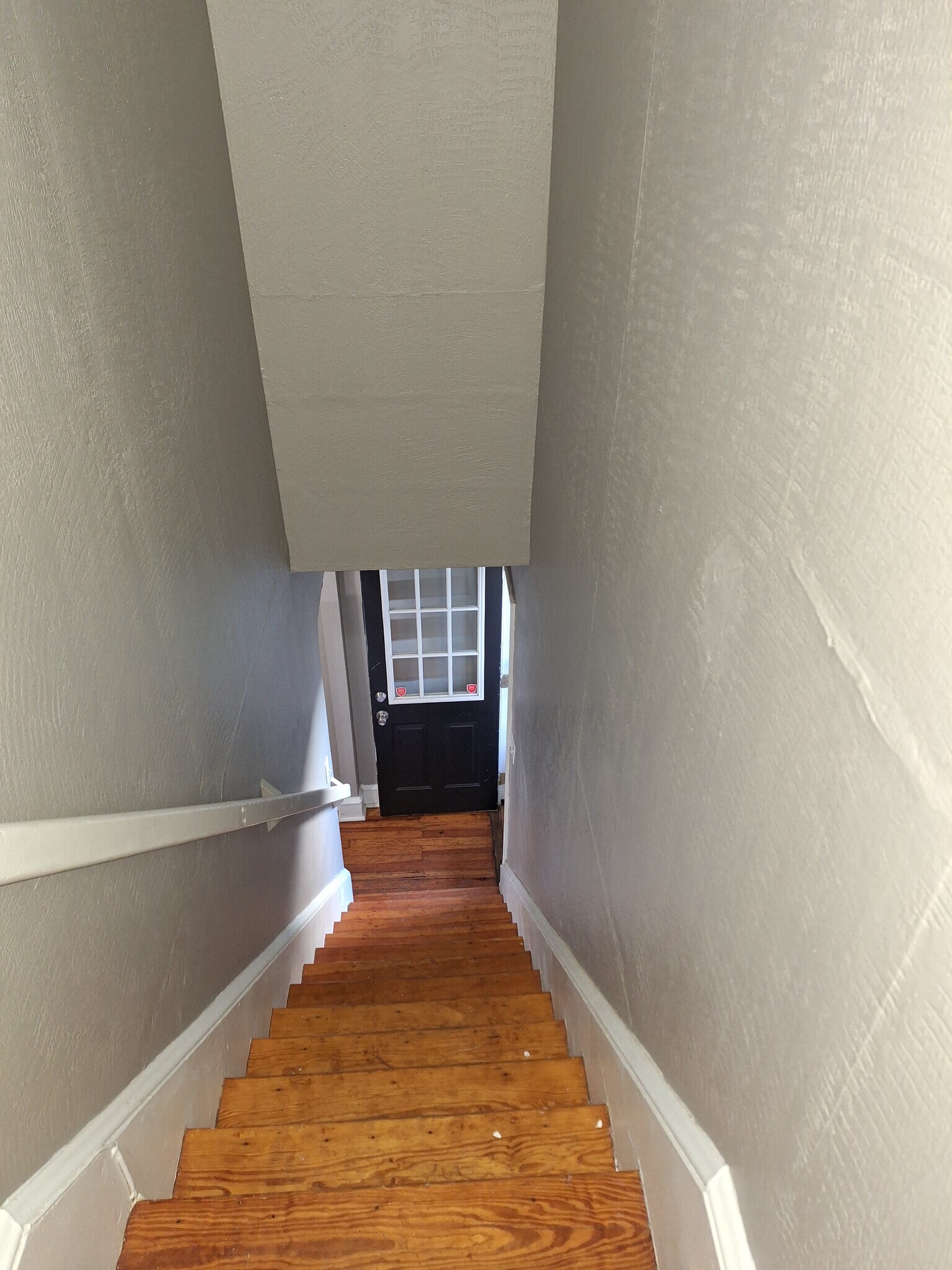 Building Photo - 116 W Mary St