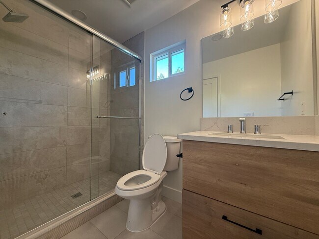 Building Photo - Brand New Remodel (2026)!! Large 5 Bedroom 3 Bathroom Home Near Campus