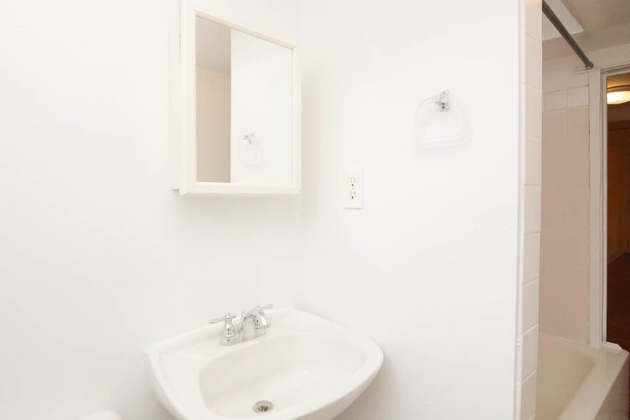 Building Photo - 2520 N Kedzie Blvd