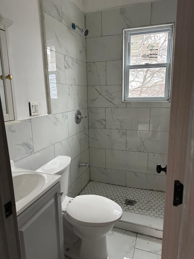 Building Photo - 129 Highland Ave