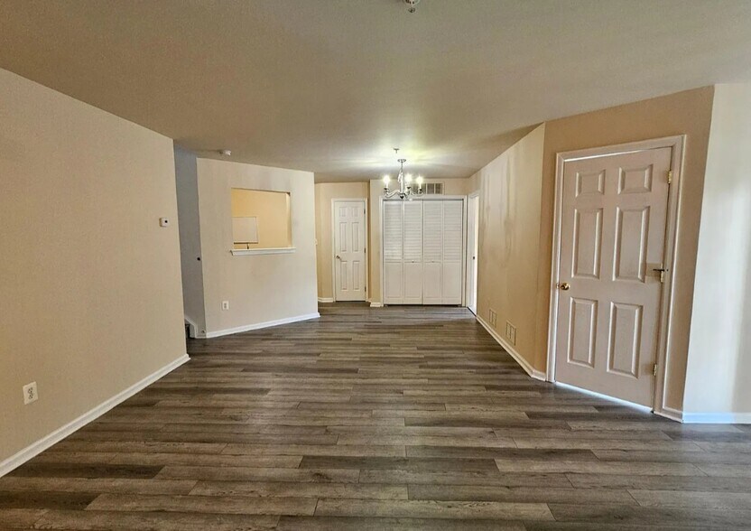 Building Photo - 906 Rhoads Dr