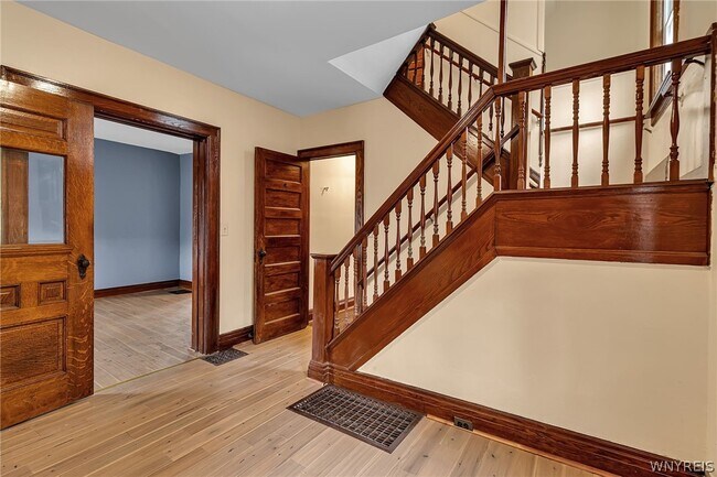 Building Photo - 37 Alsace Ave