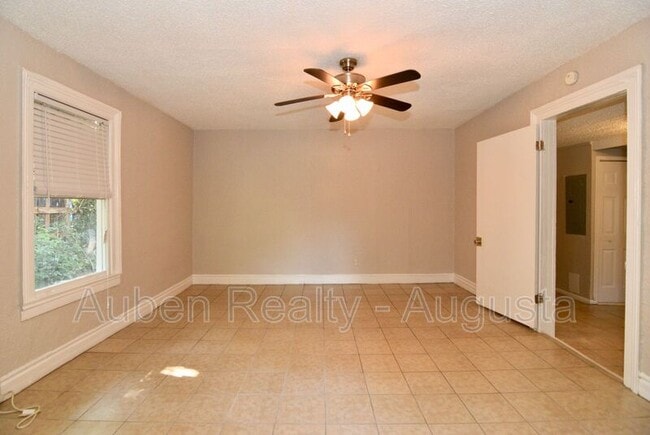 Building Photo - 2058 Battle Row