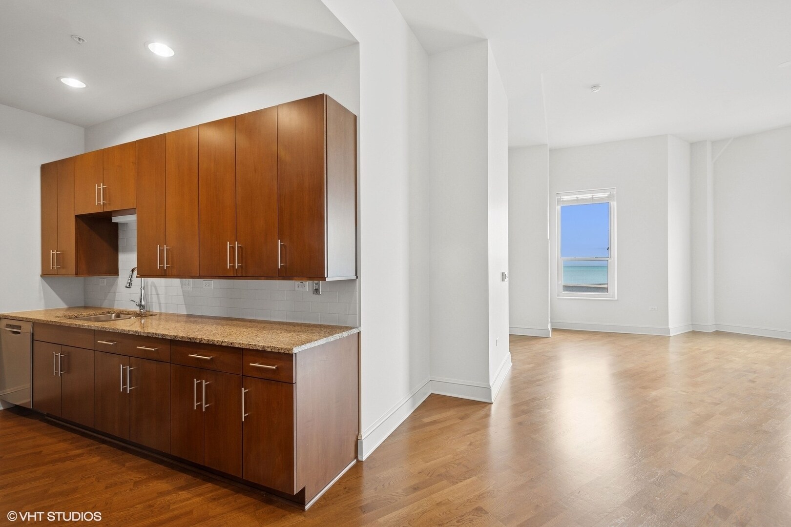 Building Photo - 850 N Lake Shore Dr