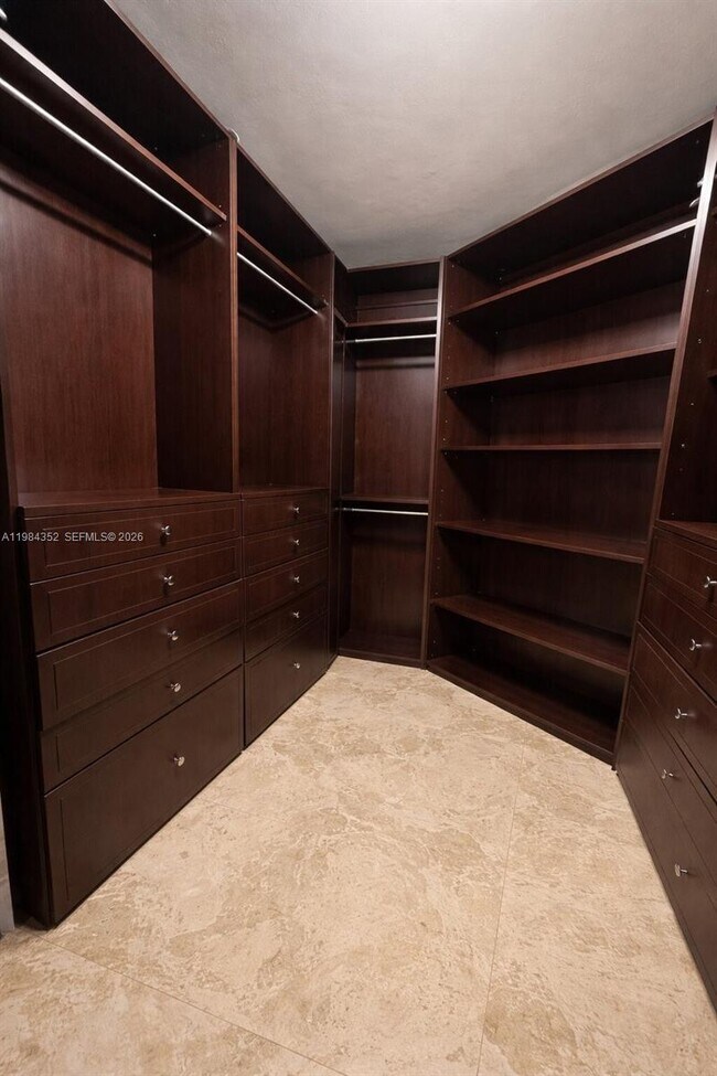 Building Photo - 6527 NW 2nd St