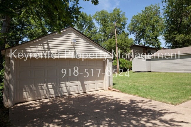 Building Photo - Stunning 2 Bed 1 Bath Home on Quiet Street: NO PETS!