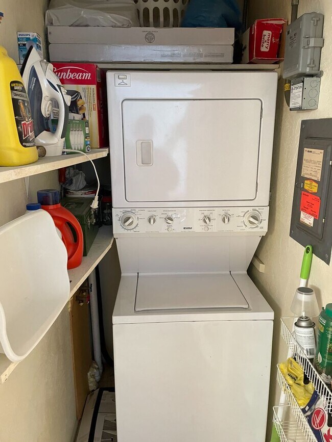 Building Photo - 1/1 Furnished with Lake View & Utilities in Tahitian Gardens a 55+ Community.