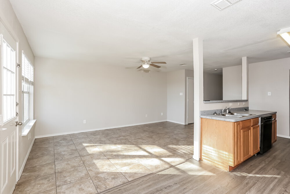 Building Photo - 1424 Pine Ln