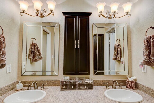 Building Photo - 2409 Bering Dr