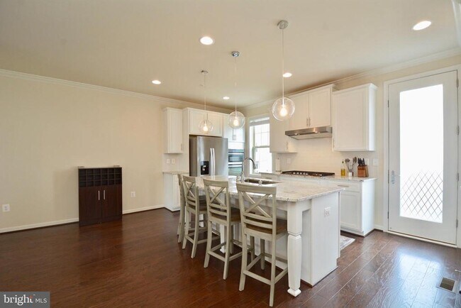 Building Photo - 22305 Broadway Ave