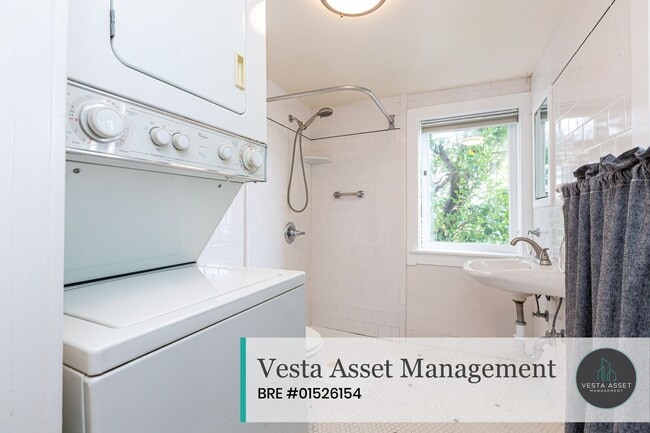 Building Photo - 301-303 Corbett Avenue