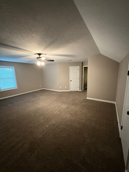 Building Photo - 3957 High Chaparral Dr