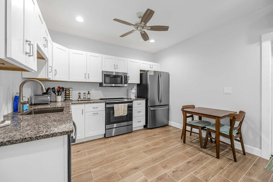 Building Photo - 905 N Tropical Trail