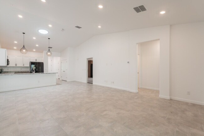 Building Photo - 9616 E Tango Ave