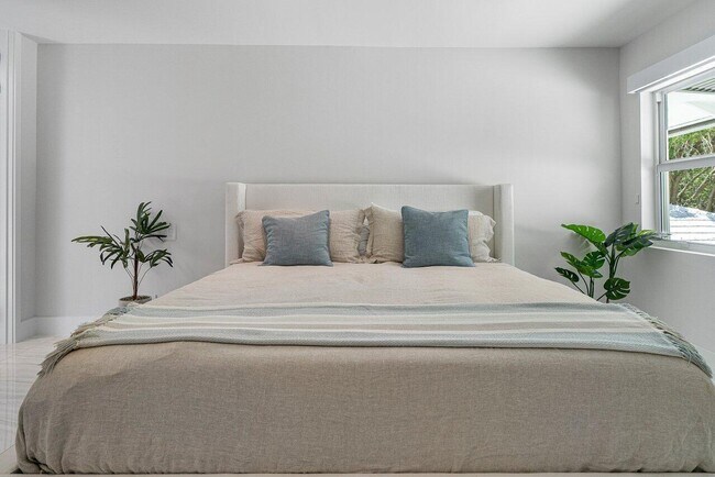 Building Photo - 5284 Boca Marina Cir S