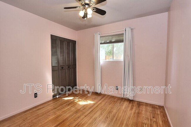Building Photo - 2128 W La Loma Dr