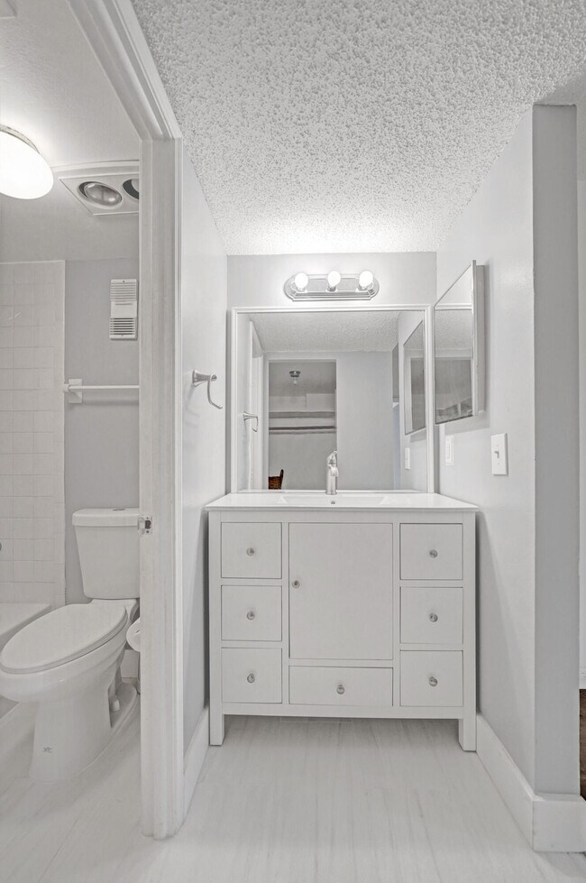 Building Photo - 9470 Poinciana Pl