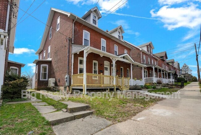 Building Photo - 228 Bridge St