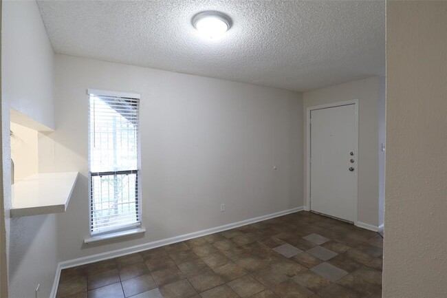 Building Photo - 6601 Sands Point Dr