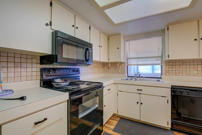 Building Photo - 8992 Hernando Way