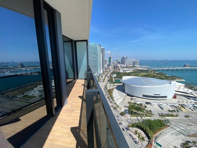 Building Photo - 398 NE 5th St