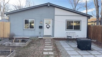 Building Photo - 521 Perry St