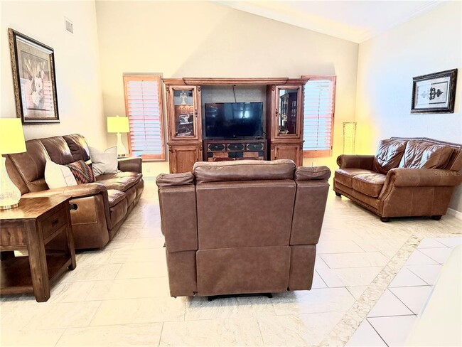 Building Photo - 1186 Sandy St