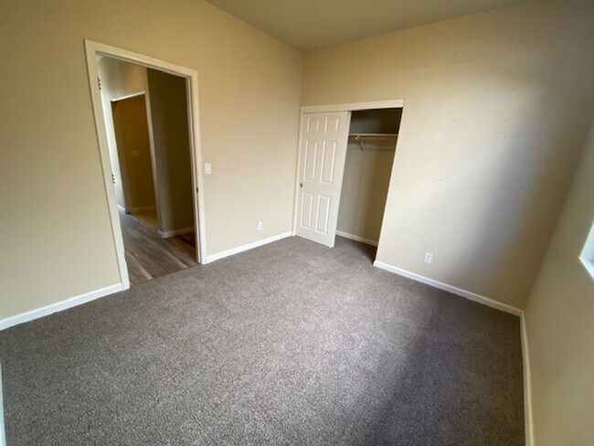 Building Photo - ~Beautiful 3 Bed 2 Bath House in Santa Rosa~