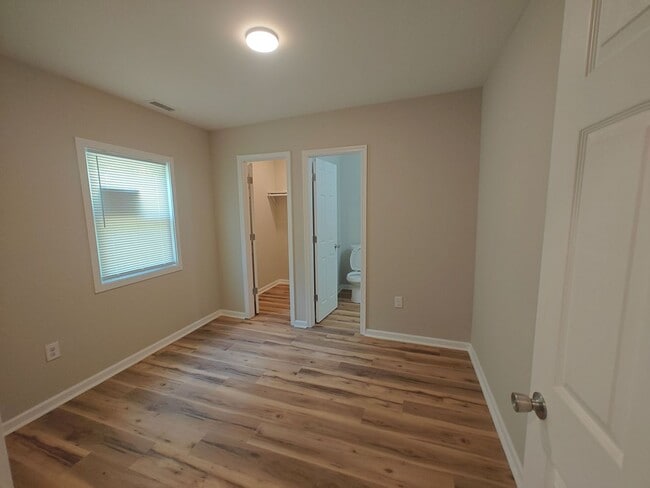 Building Photo - 2 bedroom home