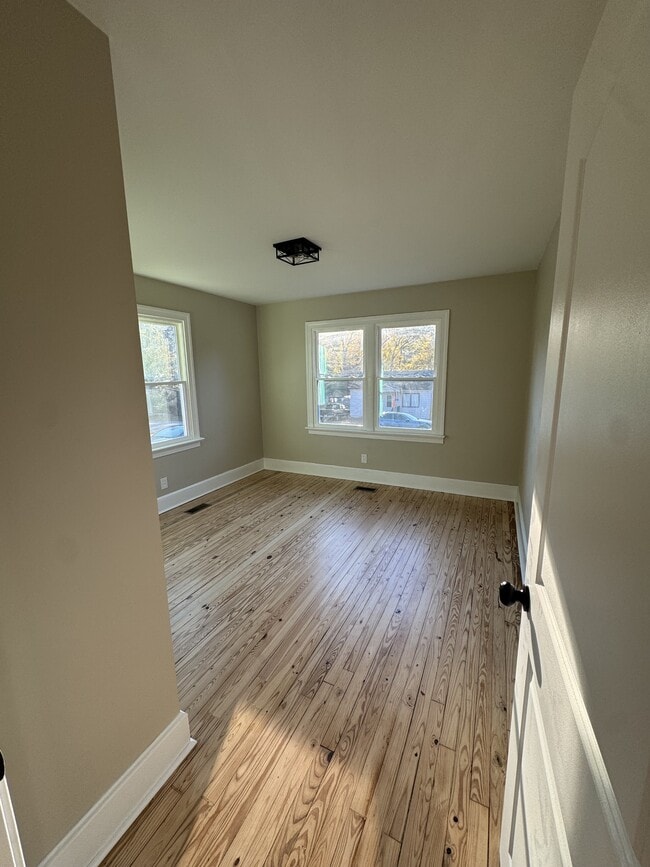 Building Photo - 221 Briggs Ave