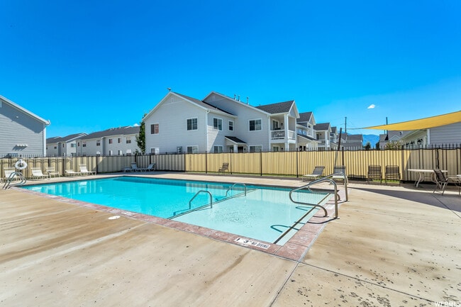 Building Photo - 2515-2450 450 S