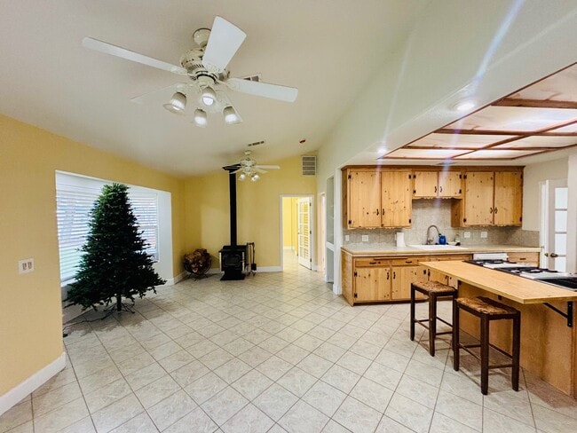 Building Photo - 41024 16th St W