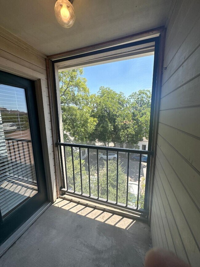 Building Photo - 106 E 30th St