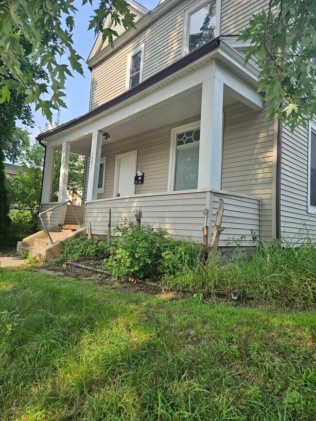 Building Photo - 1331 6th St NE