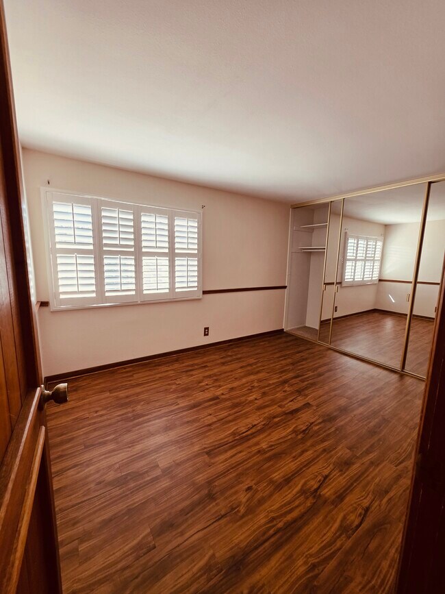 Building Photo - 8612 Naples Dr