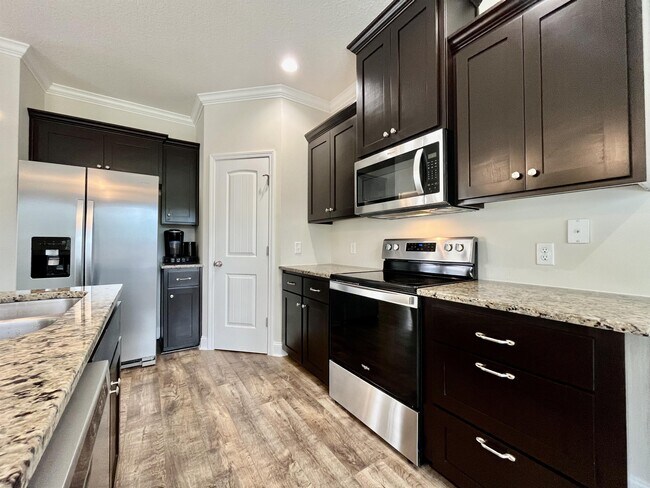 Building Photo - 759 Fairview Cir