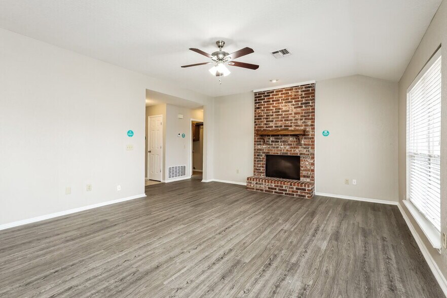 Building Photo - 205 Bradgate Dr