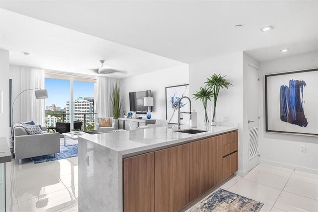 Building Photo - 401 N Birch Rd