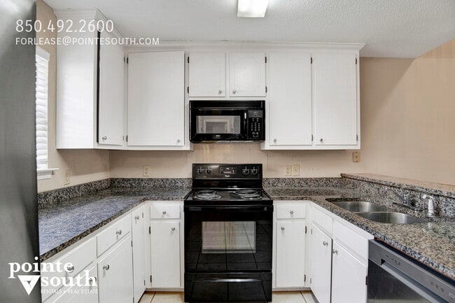 Building Photo - 200 Parma Dr