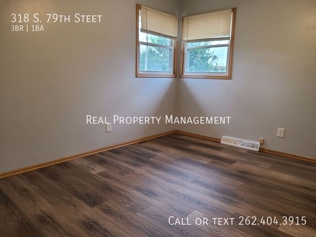 Building Photo - 318 S 79th St